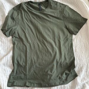 lululemon athletica 5 Year Basic T-Shirt L - Olive